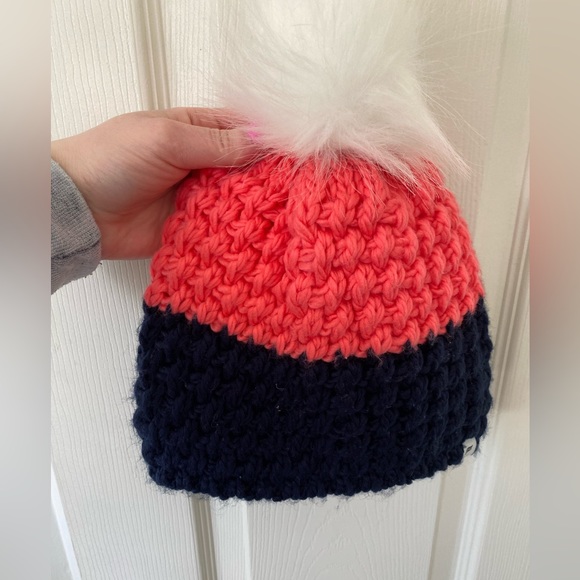 Fabletics Winter Pom Hat - Picture 2 of 2